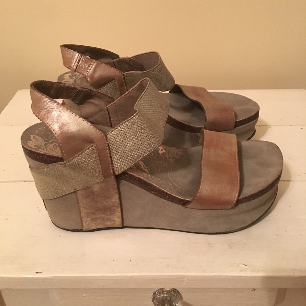 Otbt Bushnell Wedge in Gold